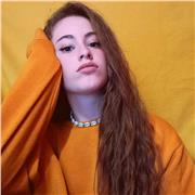 ¿Busca clases de apoyo para niños de primaria? Chica joven estudiante de educación primaria se ofrece para dar clases de refuerzo este verano